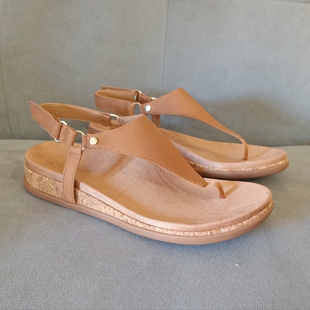 Vionic Kirra II Adjustable Sling Back Sandals Light Brown Womens Size 8.5 WIDE